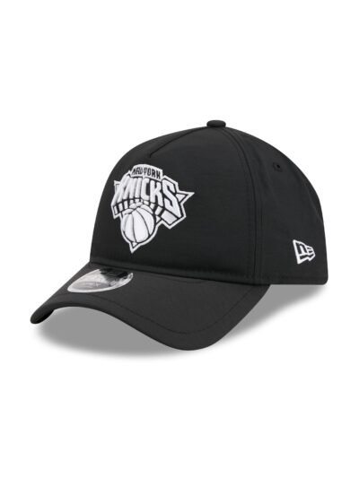New York Knicks Black 9FORTY APEX Snapback Hat